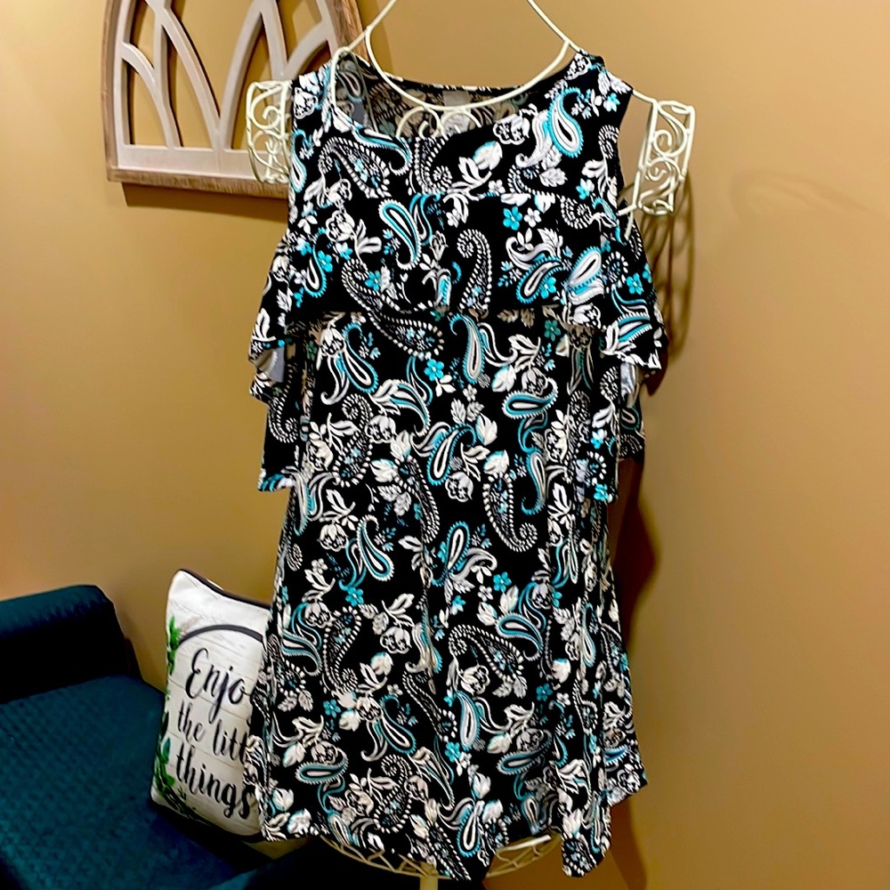 Black, teal and white cold shoulder tunic.  Sz. L